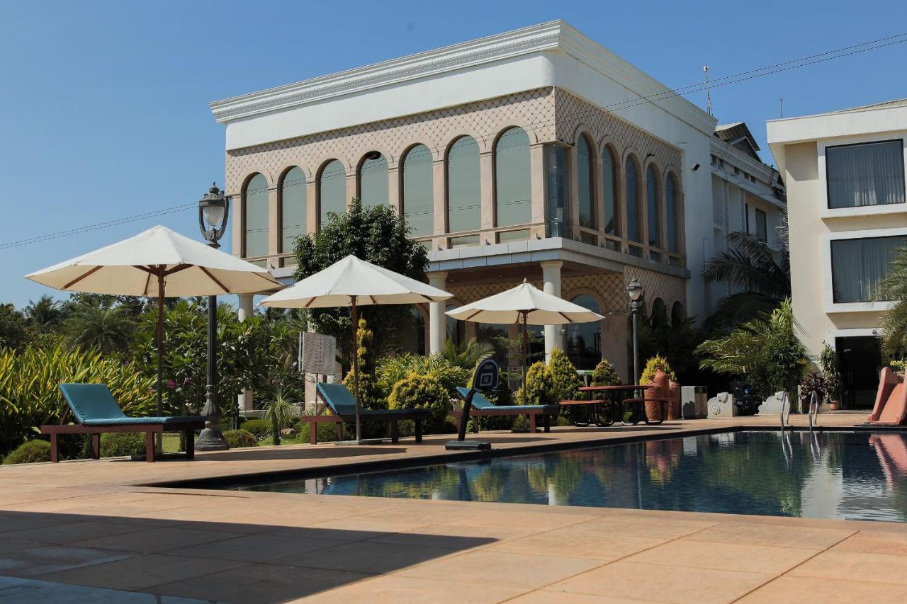 Uva Meridian Bay & Resort